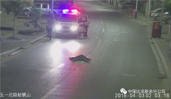 2.2時(shí)3分，民警到達(dá)現(xiàn)場(chǎng).jpg